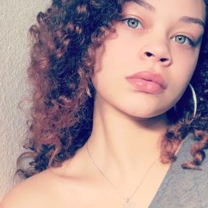 Meet your Posher, Micahella